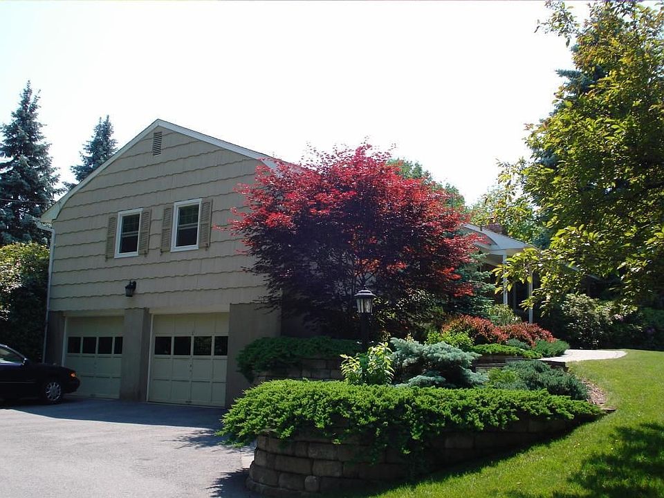 1st image of 15 Thistle Ln