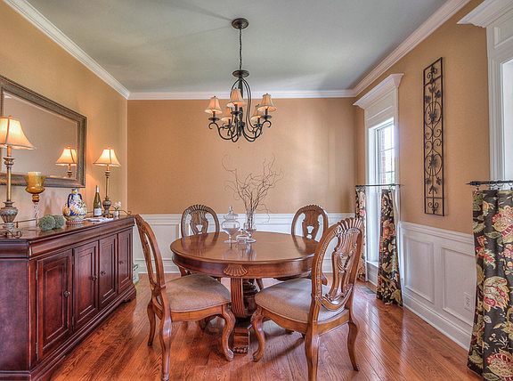 3rd image of 2333 Saint Andrews Dr