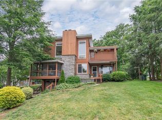 5 Carlyle Dr, Danbury, CT 06811