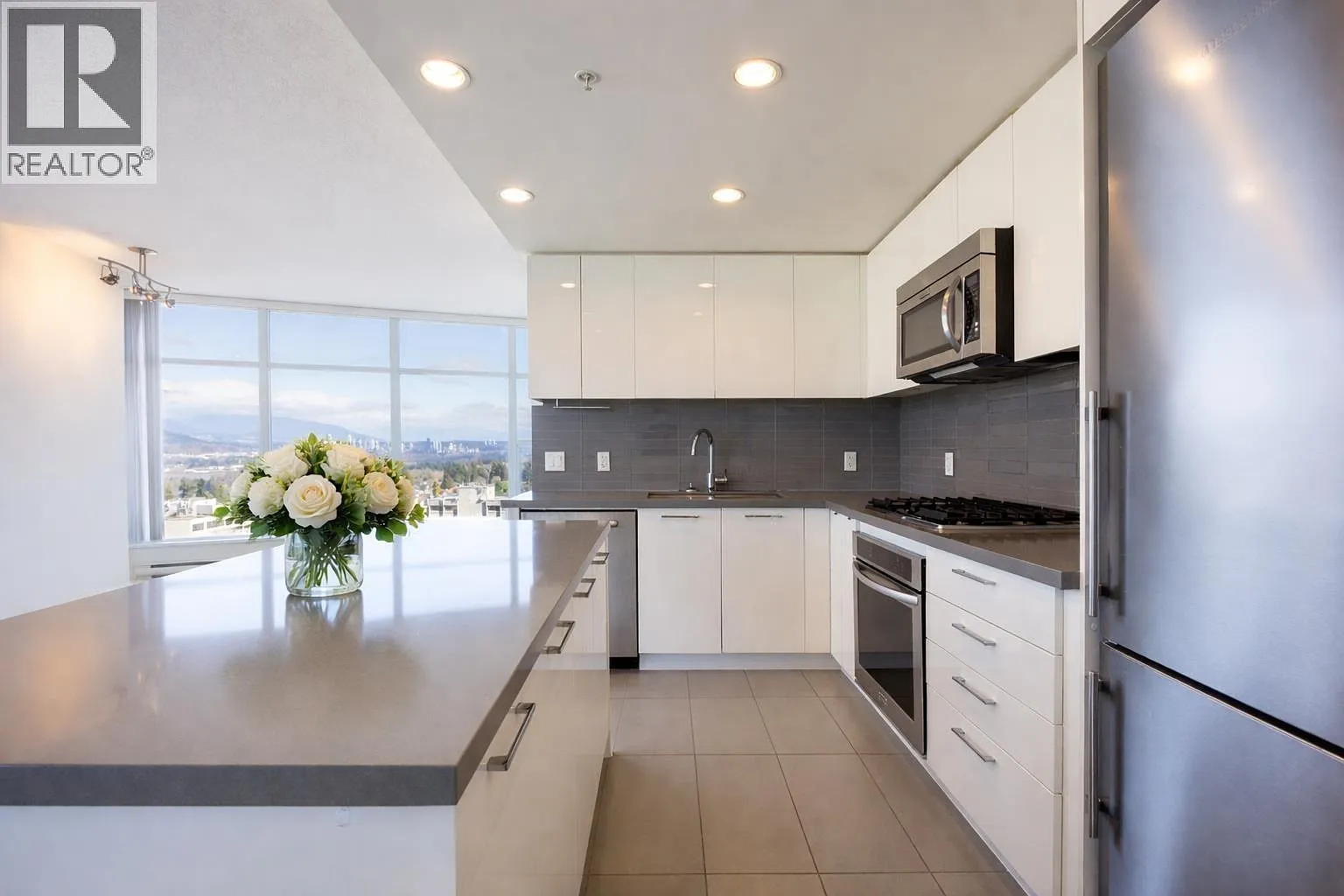 2 bed, 859 sqft, $2,680 — Photo 4