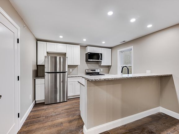 2nd image of 25 Buckley St #2L