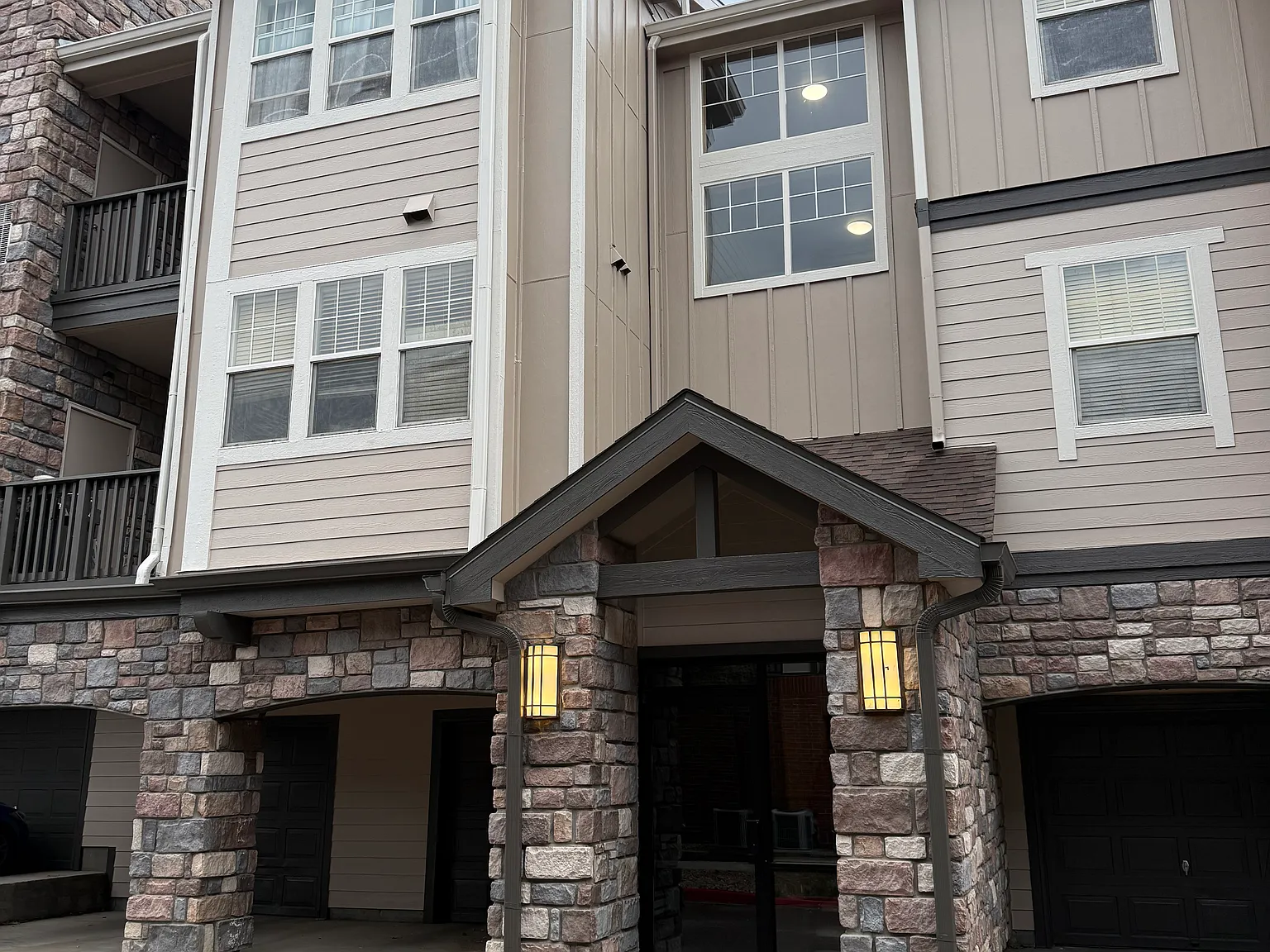 2 bed, 1259 sqft, $2,200 — Photo 3