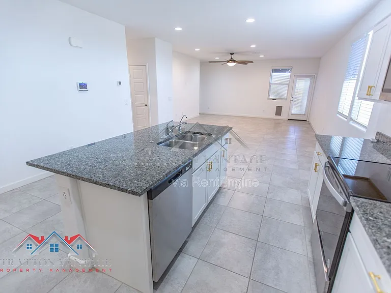 1673 N Wrigley Dr — Photo 15