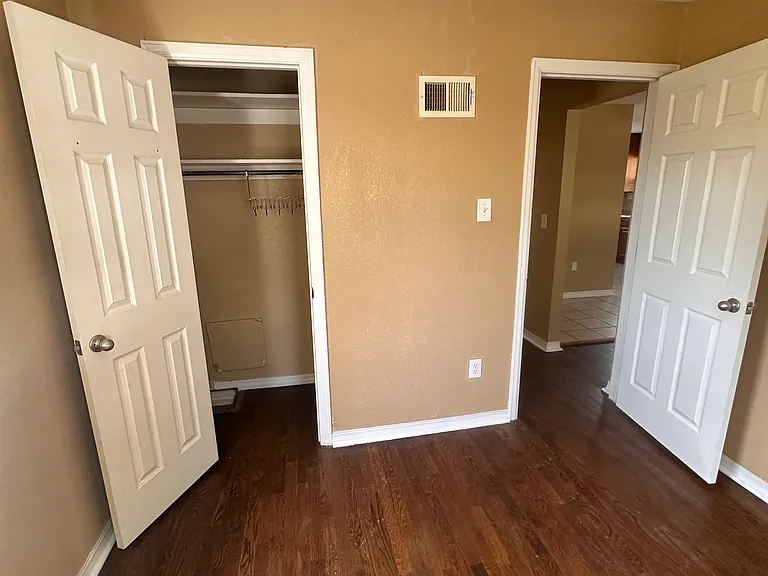 814 Julian St — Photo 11