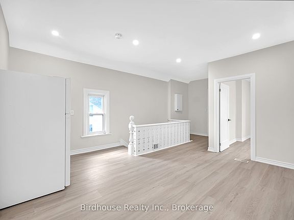 4th image of 108 Lindsay St S Unit C
