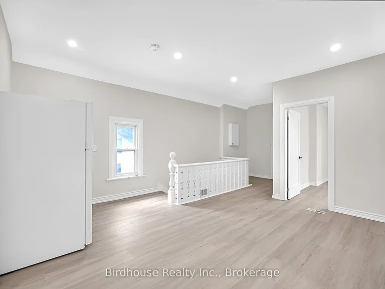 108 Lindsay St S #C — Photo 6