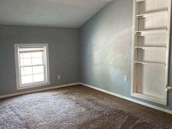 5th image of 917 Milton Ave #B