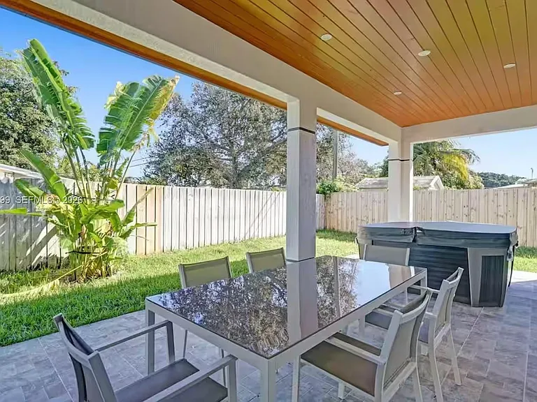 1930 SW 36th Ave — Photo 27