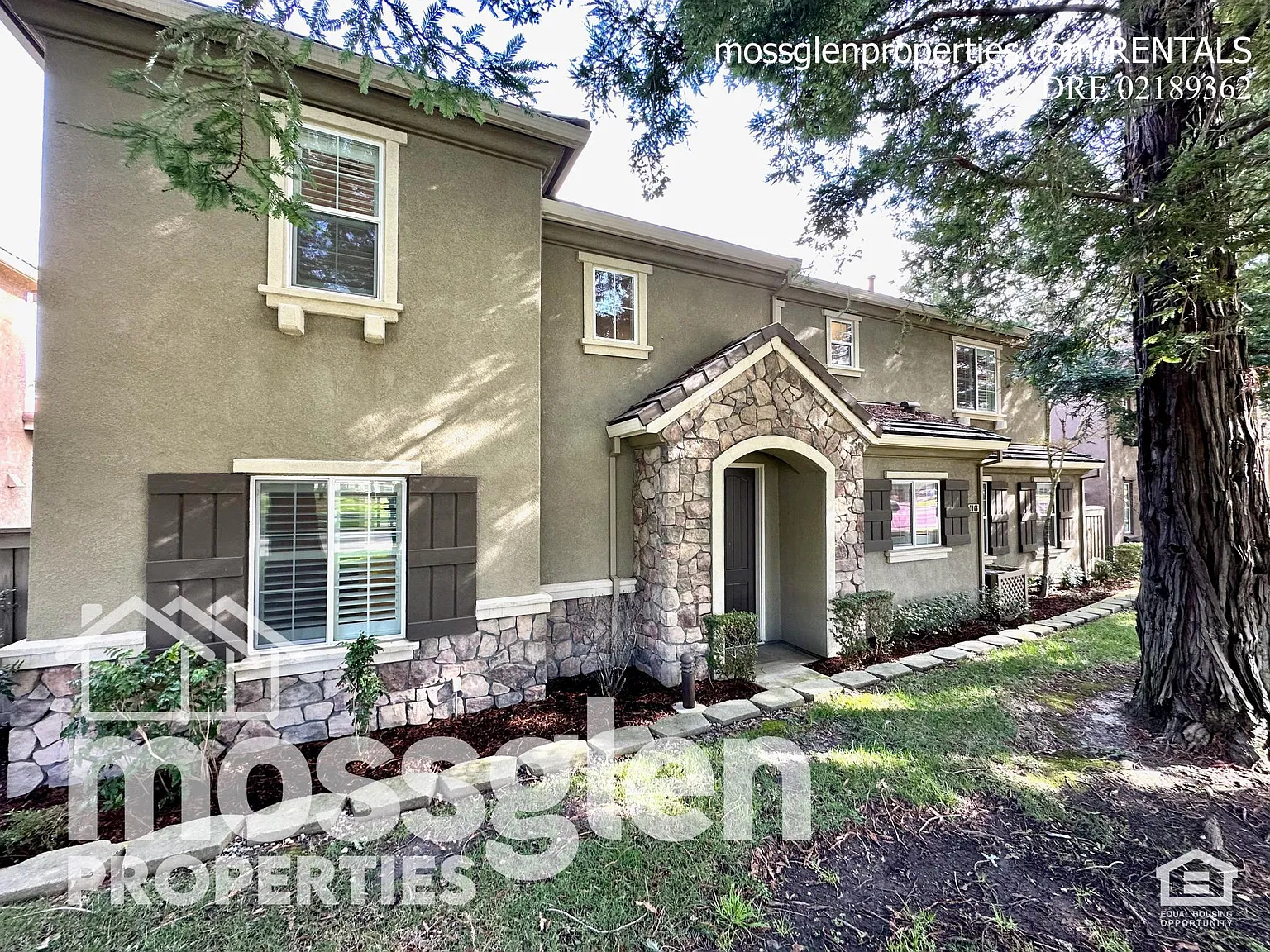 3 bed, 2318 sqft, $2,895 — Photo 2