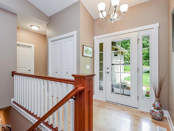 5th image of 5158 Leonard St
