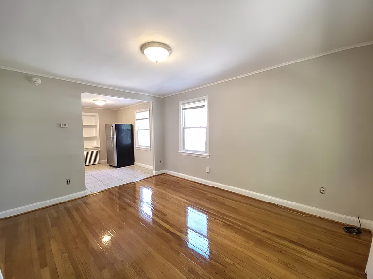 3311 Clay Pl NE — Photo 3