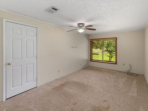 4th image of 396 Peach St