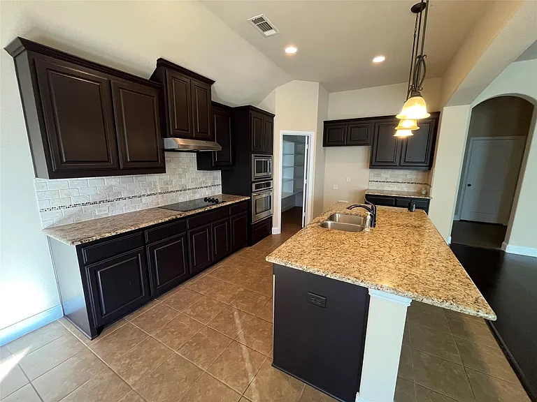 3826 Hyde Park Dr — Photo 14