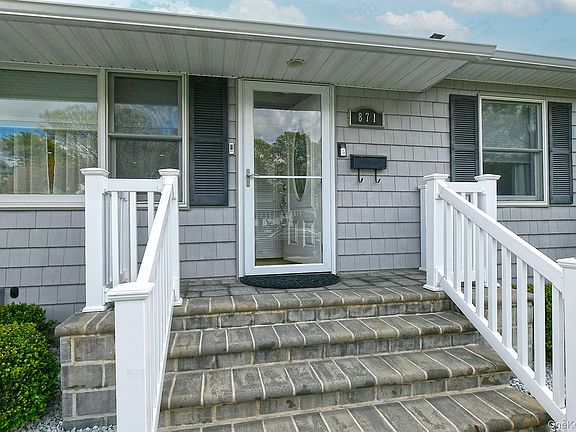 3rd image of 871 Pineneck Road