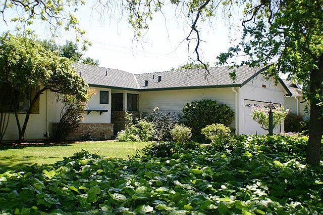 1st image of 10778 E Estates Dr