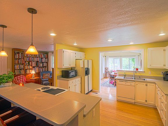 5th image of 101 E Country Club Dr