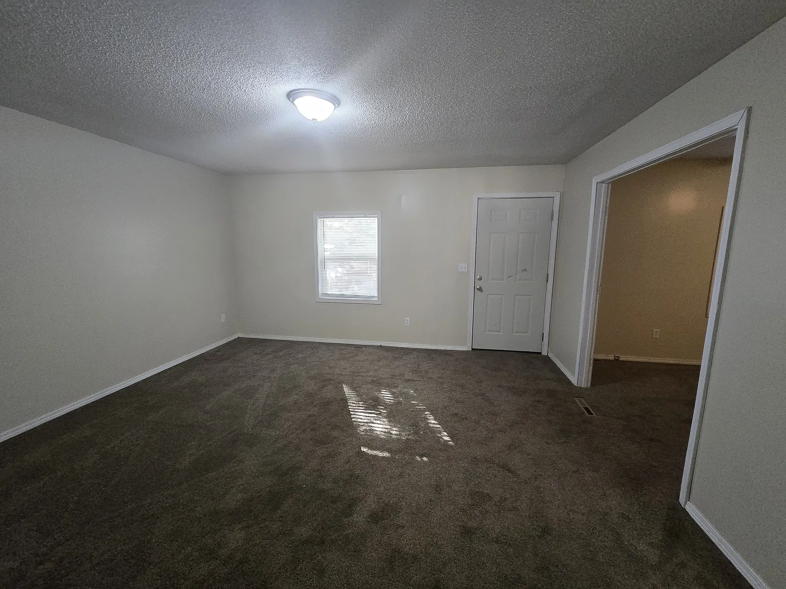 4050 S Western — Photo 2