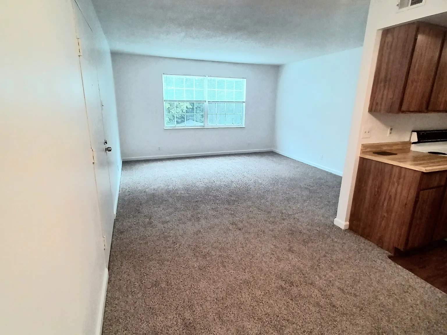 2 bed, 735 sqft, $1,200 — Photo 4