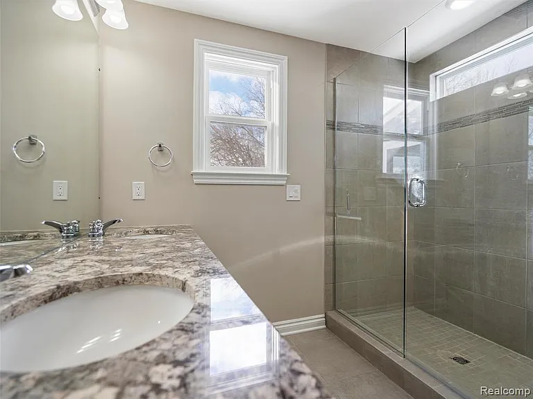 4021 Nottingham Cir — Photo 27