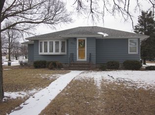 260 Birch Ave, Bird Island, MN 55310