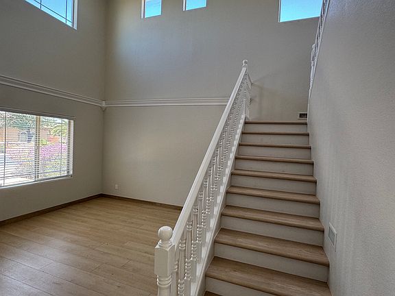 3rd image of 971 E Bellerive Pl