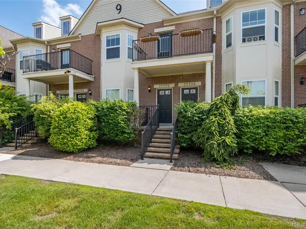 25556 Portico Ln, Novi, MI 48375