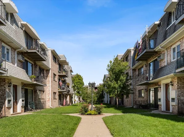 5367 N Delphia Ave #3E, Chicago, IL 60656