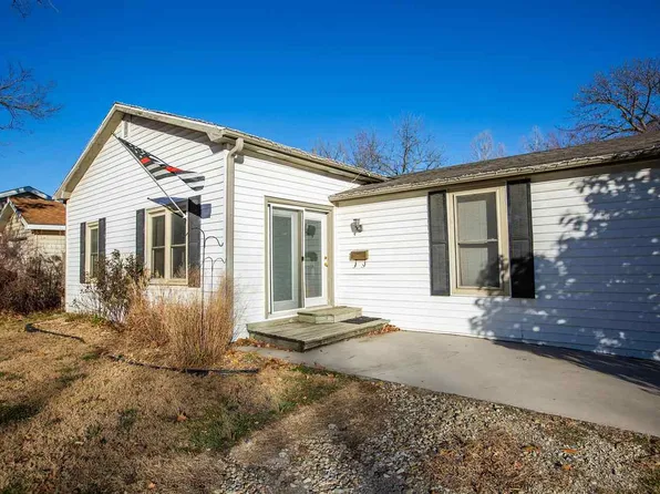 710 Walnut St, Wamego, KS 66547