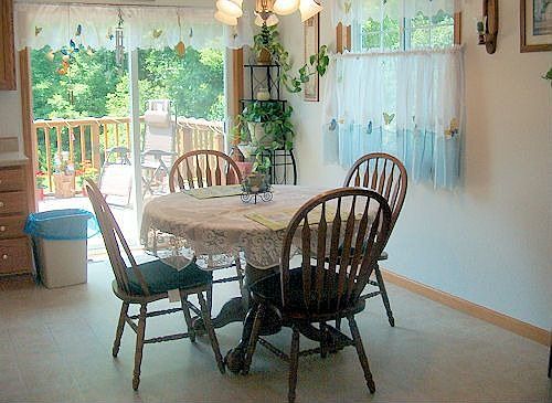 Plenty of Room & Great Views from Dinette