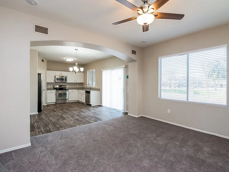 1306 S 119th Dr — Photo 4