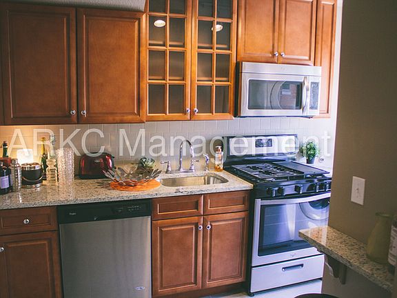 3rd image of 4405 Roanoke Pkwy APT 2S