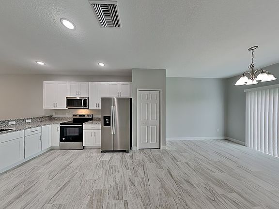 5th image of 1004 Dampierre Ct #B