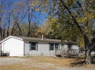 616 S Burroughs St, Ottawa, KS 66067
