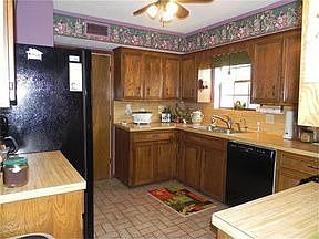 3rd image of 120 Royal Oaks St