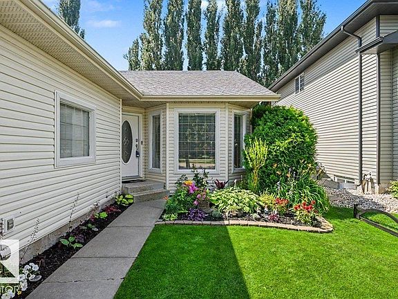 4th image of 10 Oakridge Dr N
