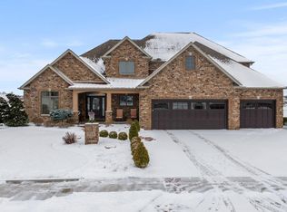 9724 Foxwood Psge, Fort Wayne, IN 46835