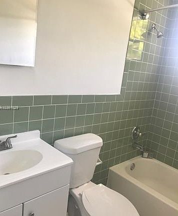 5th image of 16911 NE 21st Ave APT 10