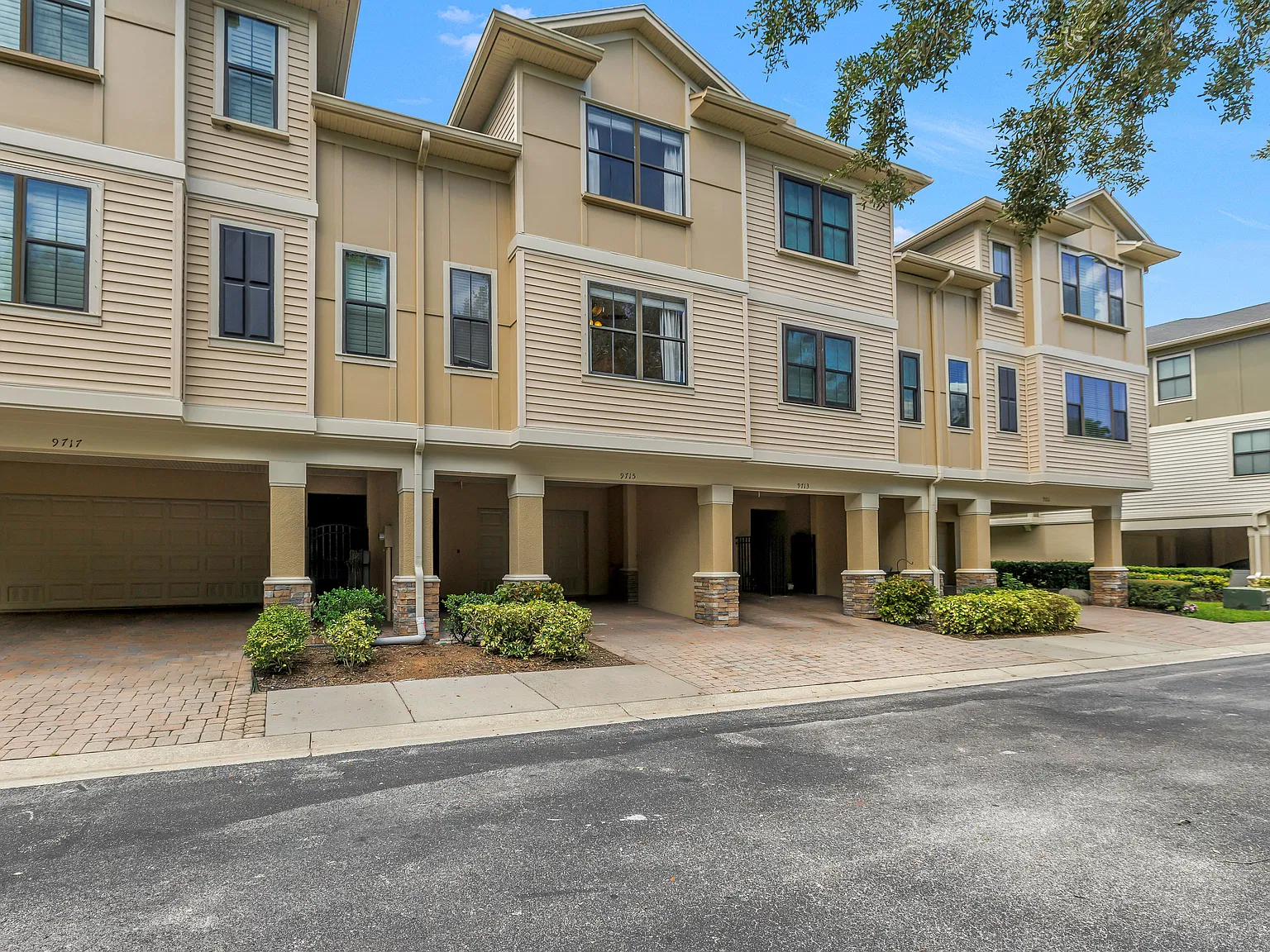 2 bed, 2.5 bath, 1724 sqft, $2,750 — Photo 3