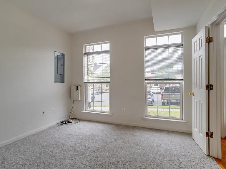 103 Buttonwood Ct — Photo 44