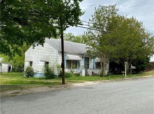 403 Providence Rd, Graham, NC 27253