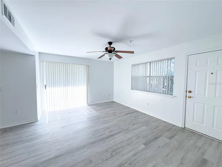 2360 SW Archer Rd #206 — Photo 4