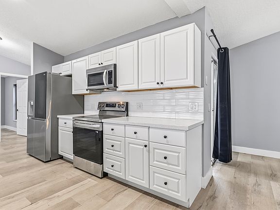 3rd image of 1717 SW Burlington Street