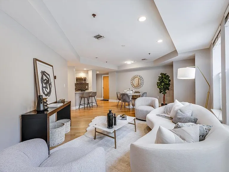 1100 Clinton St #101 — Photo 6