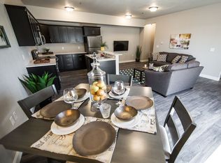 2103 4th St SW UNIT 9, Waverly, IA 50677