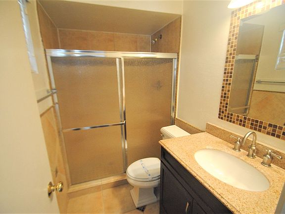 5th image of 101 E Jasmine St