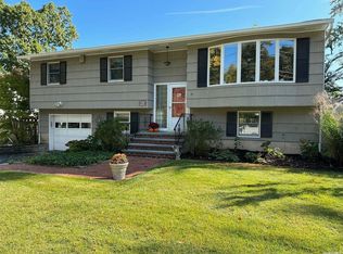 20 Hickory Rd, Bayville, NY 11709