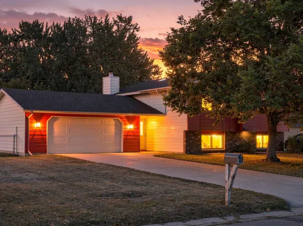 8106 Vincent Ave N, Brooklyn Park, MN 55444
