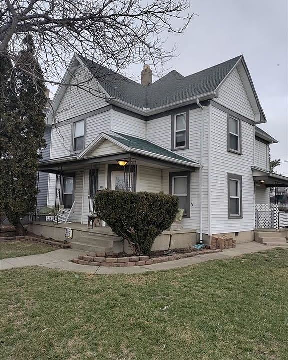 1st image of 808 Troy St