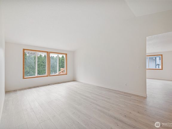 3rd image of 130 Dehning Drive