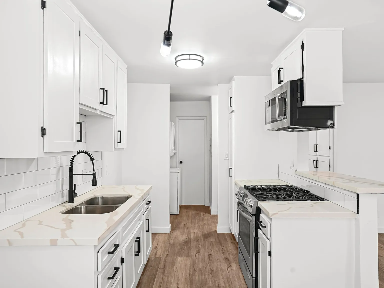 1 bed, 560 sqft, $1,950 — Photo 4